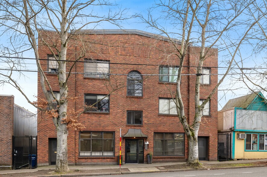 Primary Photo Of 8008 Greenwood Ave N, Seattle Apartments For Sale