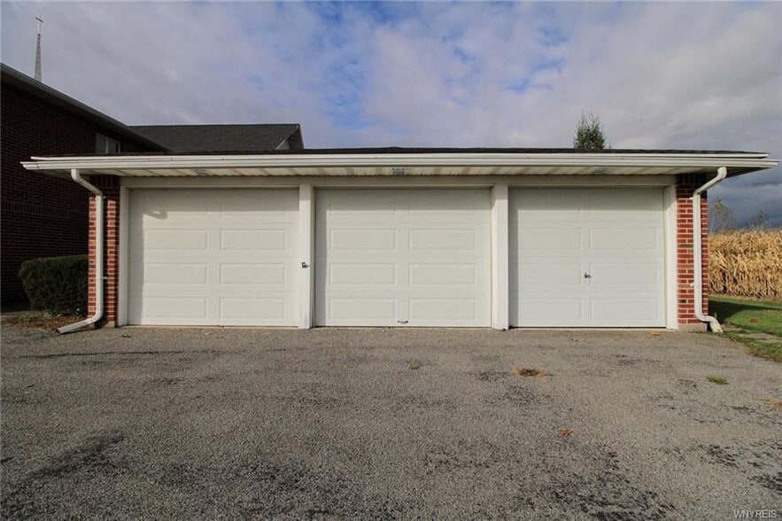 More Photos Of 16789 Kenmore Rd, Kendall Office For Sale