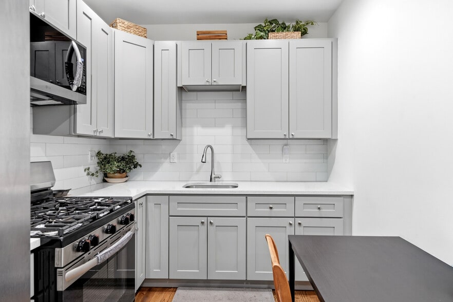 More Photos Of 272 Broadway, Bethpage General Retail For Sale