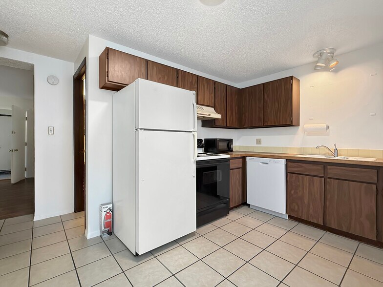 More Photos Of 340 E 14th St, Alliance Apartments For Sale