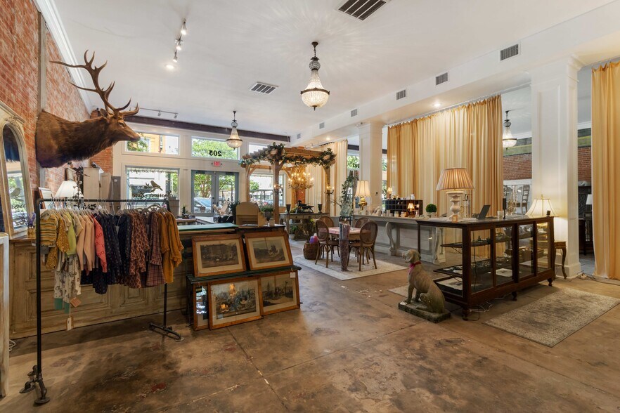 More Photos Of 205 S Main St, Bryan Storefront For Lease