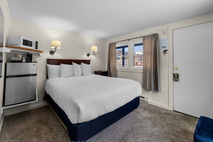 More Photos Of 180 Main St, North Woodstock Hotel For Sale