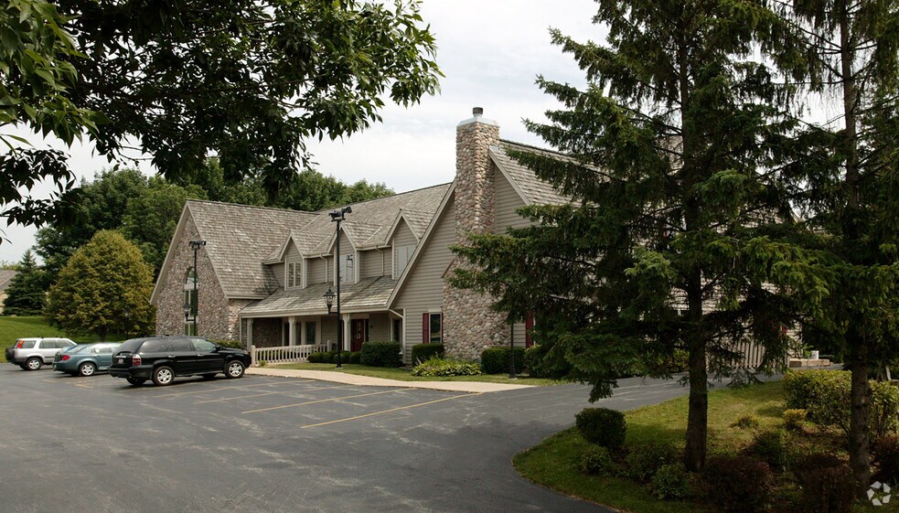 More Photos Of 18525 W Capitol Dr, Brookfield Freestanding For Sale