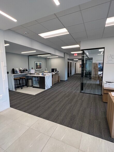 More Photos Of 2000 S Hanley Rd, Saint Louis Office For Sale