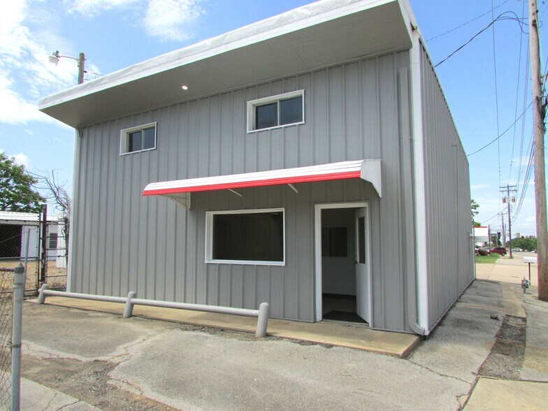 More Photos Of 1907 N 11th St, Muskogee Office For Lease