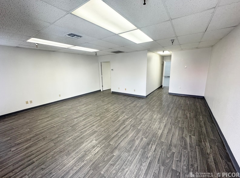 More Photos Of 1665-1700 E 18th St, Tucson Showroom For Lease