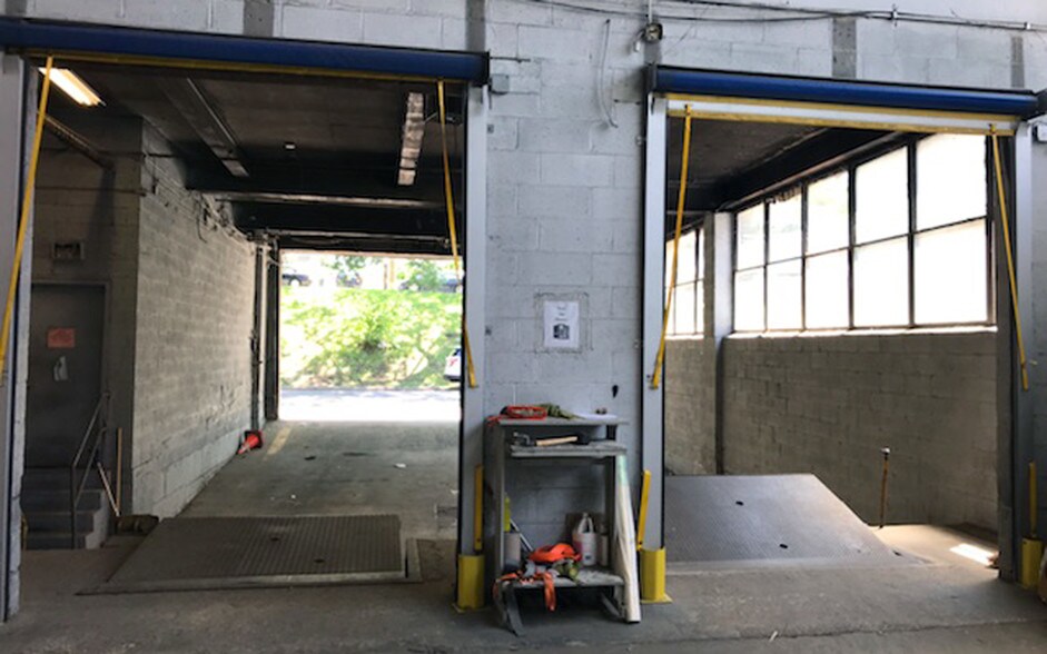 More Photos Of 150 N Macquesten Pky, Mount Vernon Warehouse For Lease