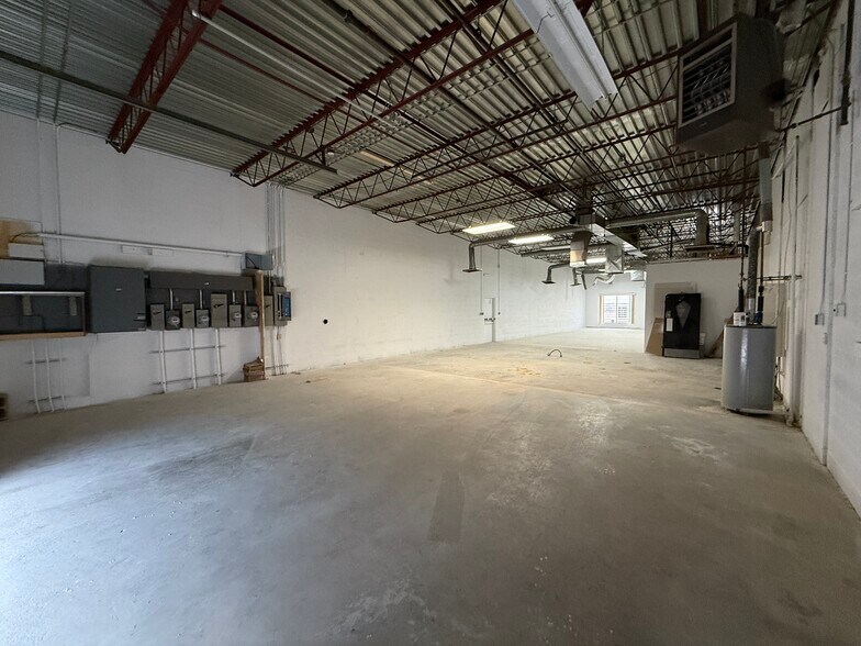 More Photos Of 3217 2 Av N, Lethbridge Service For Lease
