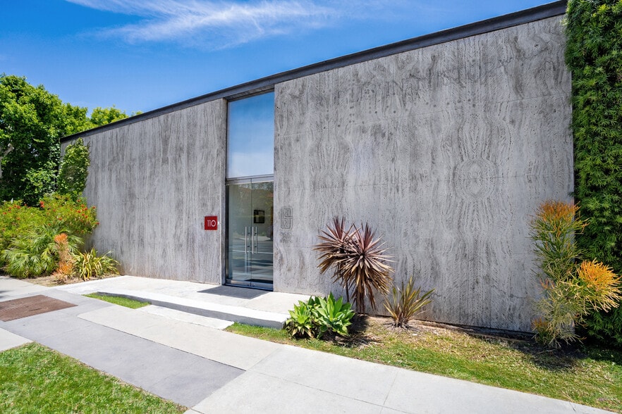 More Photos Of 110 N Doheny Dr, Beverly Hills Office For Sale