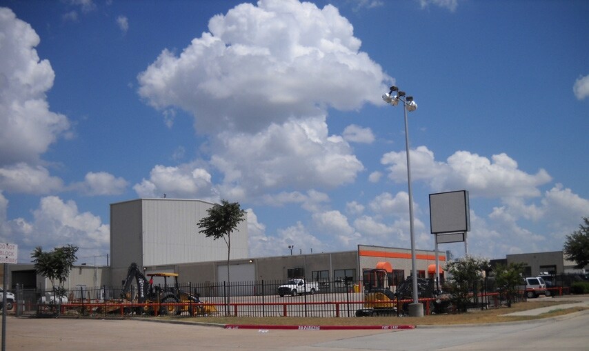 More Photos Of 2820 Market St, Garland Warehouse For Sale