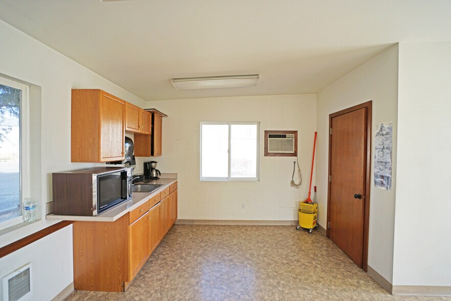 More Photos Of 8603 Ahtanum Rd, Yakima Warehouse For Lease