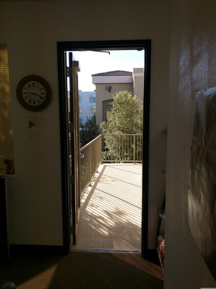 More Photos Of 8867 W Flamingo Rd, Las Vegas Office For Sale