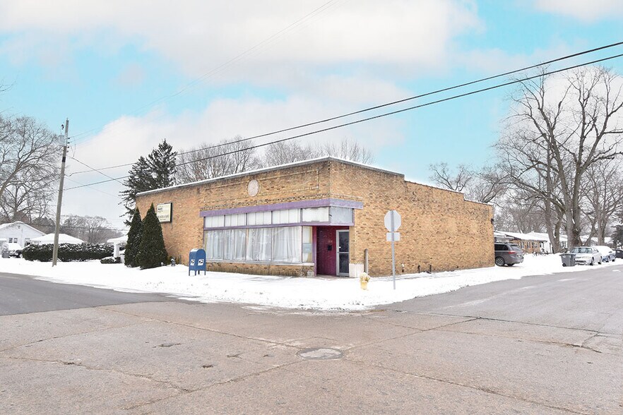 More Photos Of 1801 Wood St, Elkhart Storefront For Sale