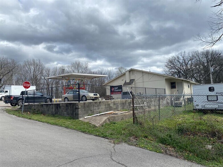 More Photos Of 68315 S 320 Rd, Wagoner Convenience Store For Sale