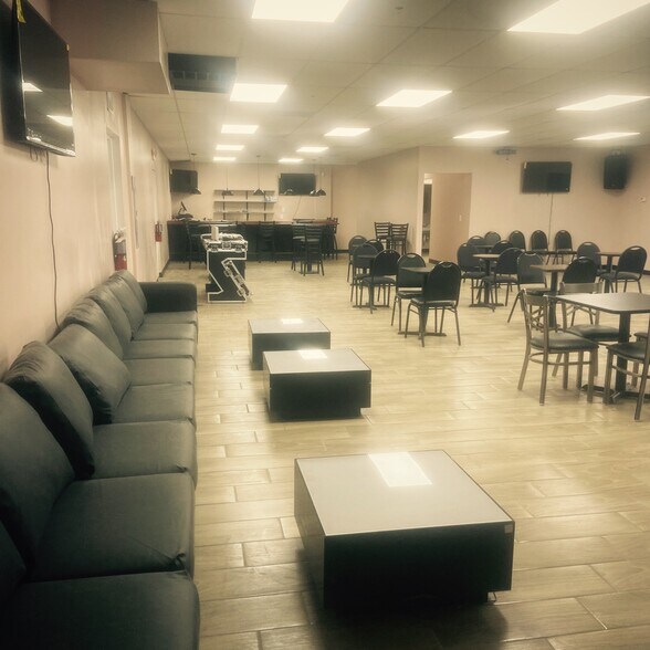 Primary Photo Of 10731 103rd St, Jacksonville Storefront Retail Office For Lease