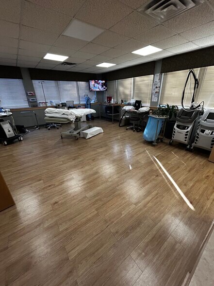 More Photos Of 8100 Ravines Edge Ct, Columbus Medical For Sale