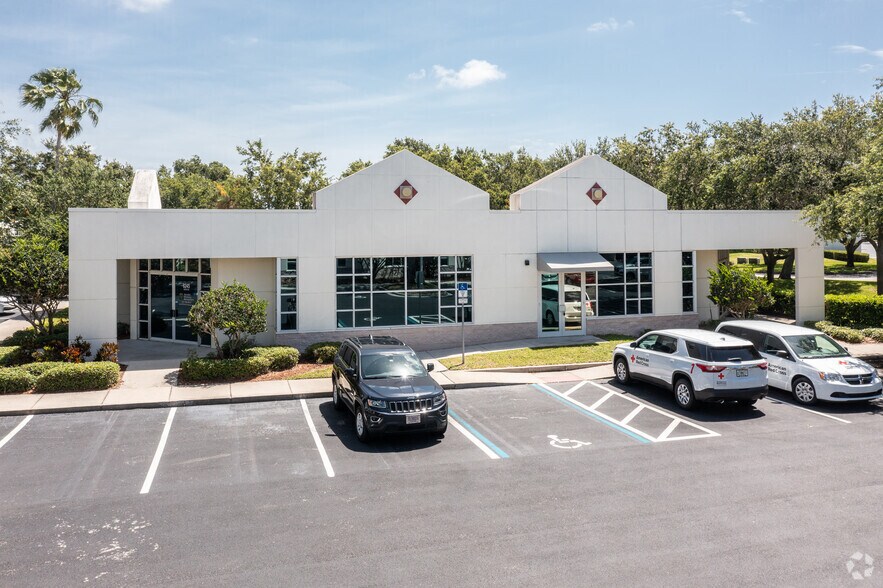 More Photos Of 8240 Devereux Dr, Melbourne Unknown For Lease