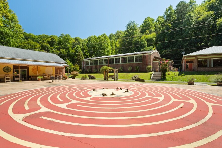 Primary Photo Of 504 Mountain View School Rd, Robbinsville Hotel For Sale