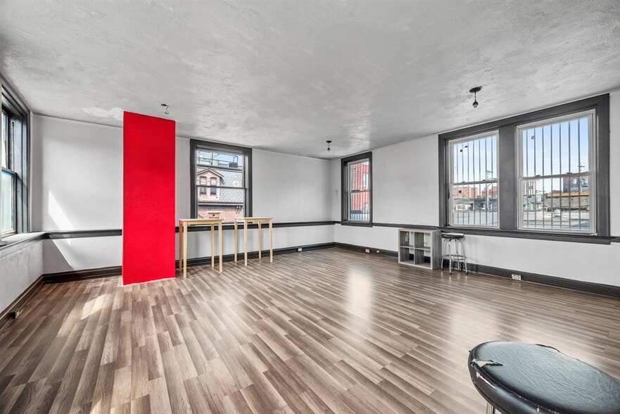More Photos Of 1501-1503 E Carson St, Pittsburgh Restaurant For Sale