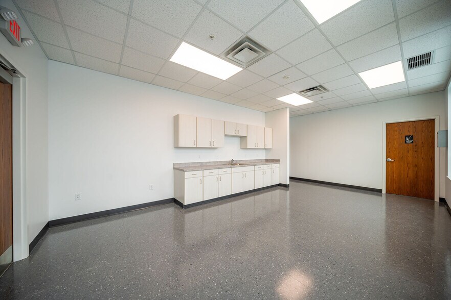 More Photos Of 5415 Centerpoint Pky, Groveport Distribution For Lease