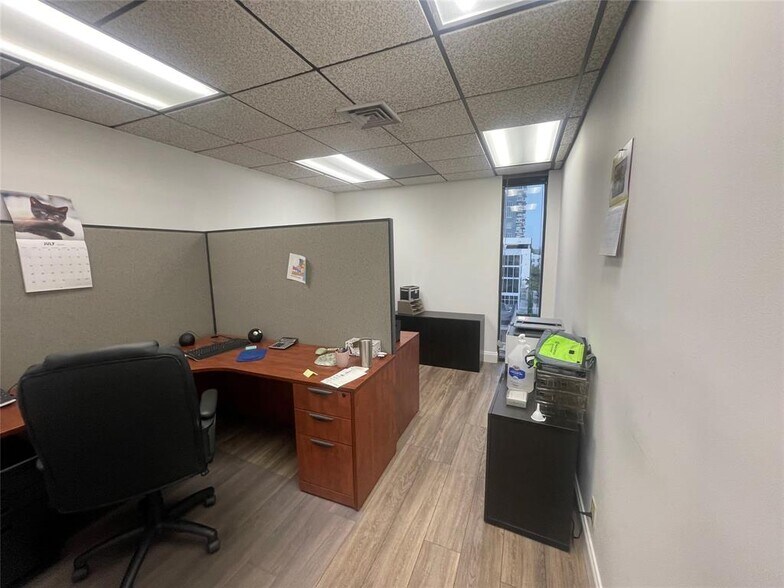 More Photos Of 2131 Hollywood Blvd, Hollywood Office Residential For Lease