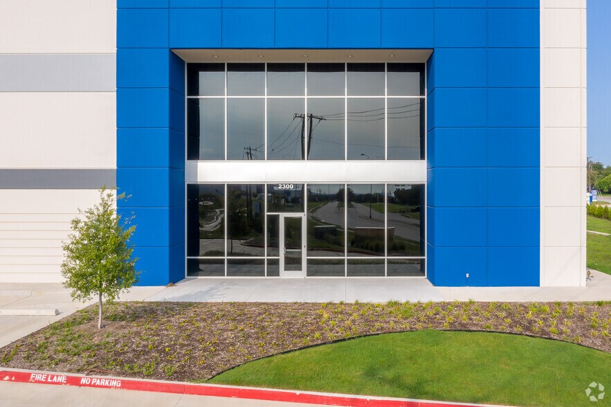 More Photos Of 2300 Arbrook Blvd, Arlington Unknown For Lease