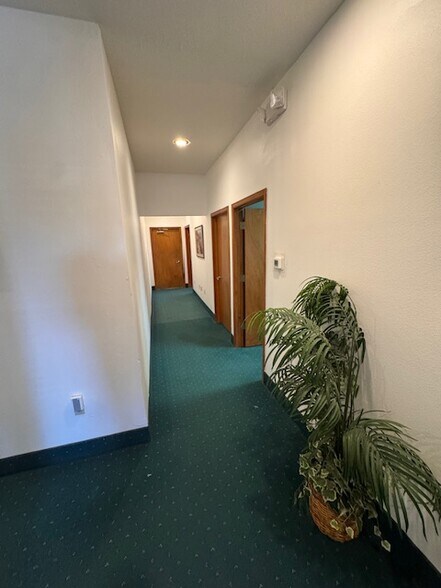 More Photos Of 1041 US Highway 19, Holiday Office For Sale