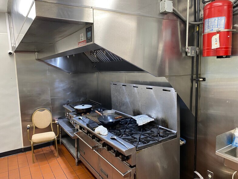 More Photos Of 844 Twenty-Fifth St, Winston-Salem Restaurant For Sale