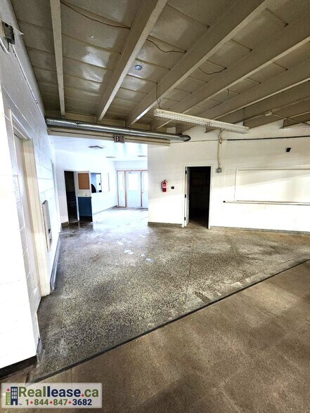 More Photos Of 37 E Victoria St, North Huron Sports And Entertainment For Lease