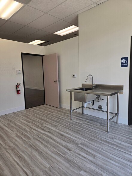 More Photos Of 8840 N Magnolia Ave, Santee Freestanding For Lease