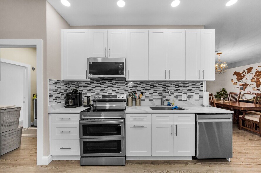 More Photos Of 11748 La Madera Blvd, Port Richey Office For Sale