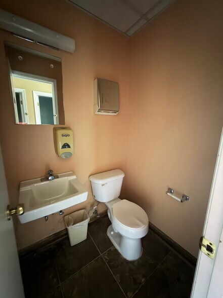 More Photos Of 1077 Baxter St, Athens Office For Lease