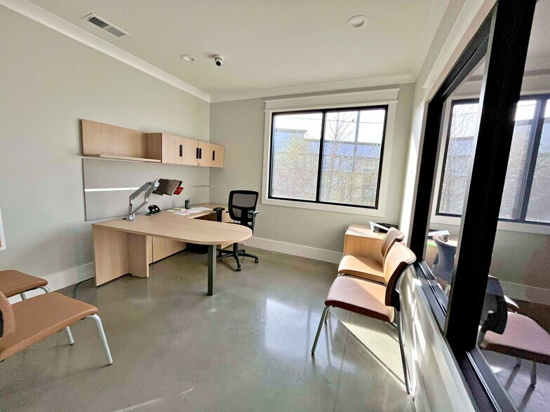 More Photos Of 1391 Murrays Chapel Rd, Sweetwater Showroom For Sale