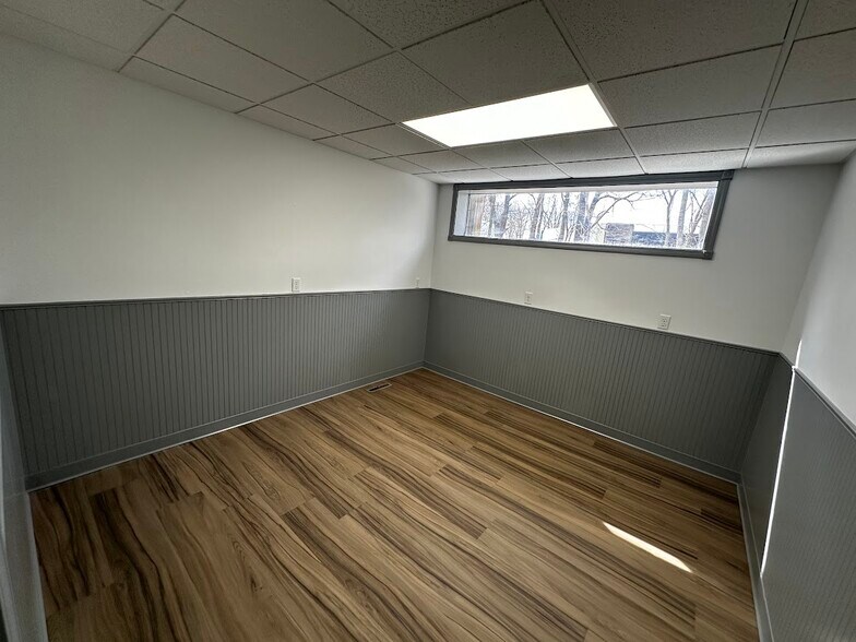 More Photos Of 2852 N Biagio, Ozark Office For Lease