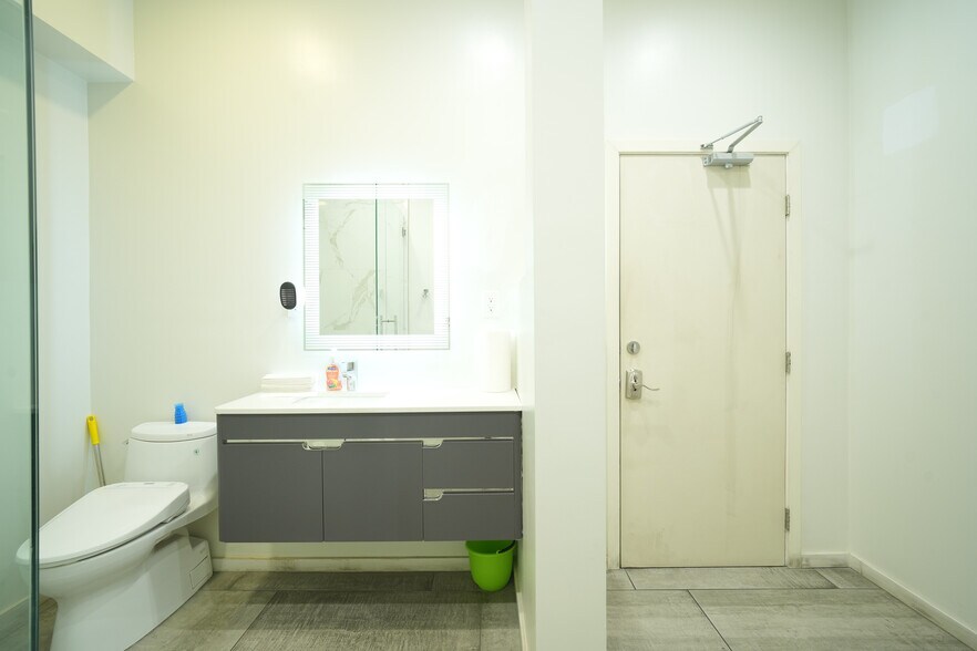 More Photos Of 11921 Sherman Way, North Hollywood Warehouse For Sale