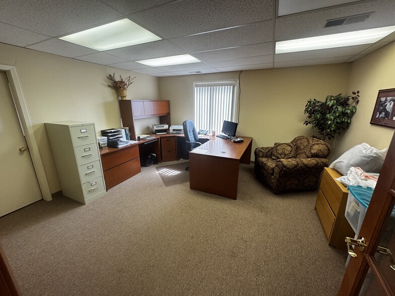 More Photos Of 7445 University Blvd, Des Moines Medical For Lease