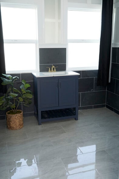 More Photos Of 395 N Tustin St, Orange Freestanding For Sale