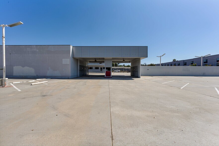 More Photos Of 4433 Mission Bay Dr, San Diego Auto Dealership For Lease