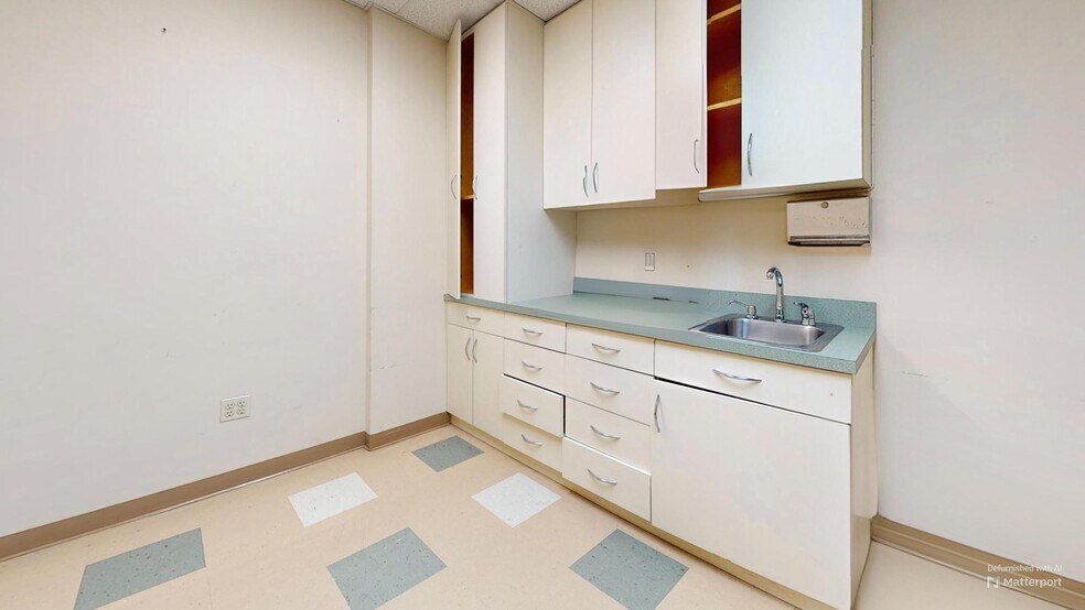 More Photos Of 1725 E 12th St, Brooklyn Medical For Lease
