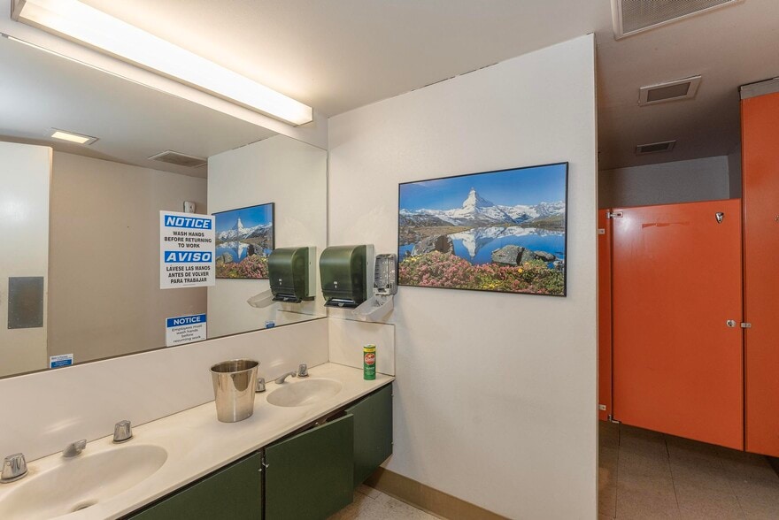 More Photos Of 499 Alvarado St, Monterey Freestanding For Sale