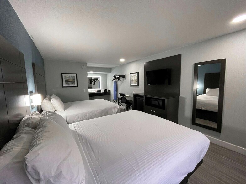 More Photos Of 900 N Main Ave, San Antonio Hotel For Sale