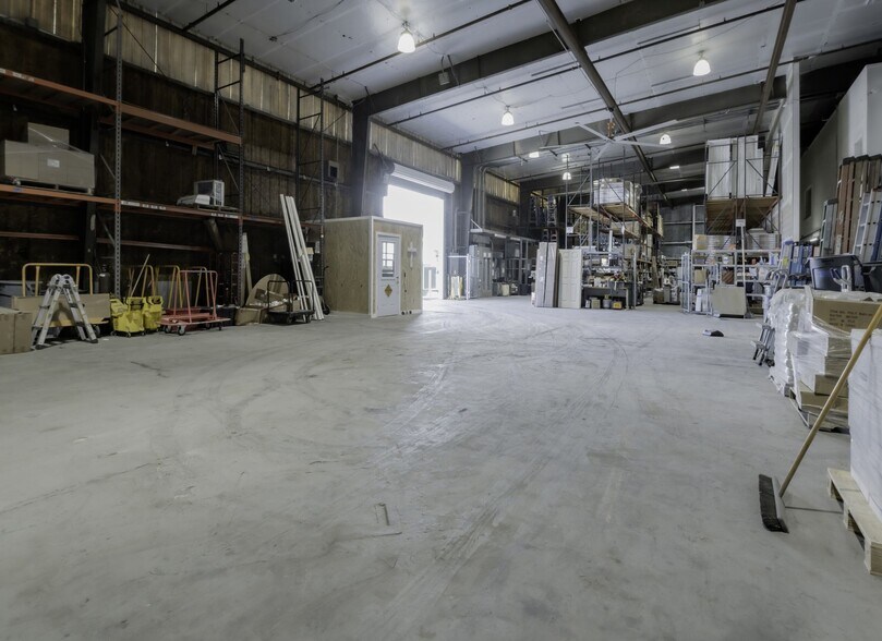 More Photos Of 4677 118th Ave N, Clearwater Manufacturing For Sale