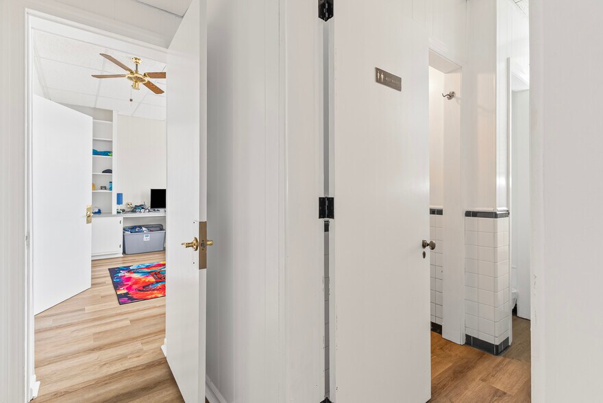 More Photos Of 525 7th St, Altavista Office For Sale