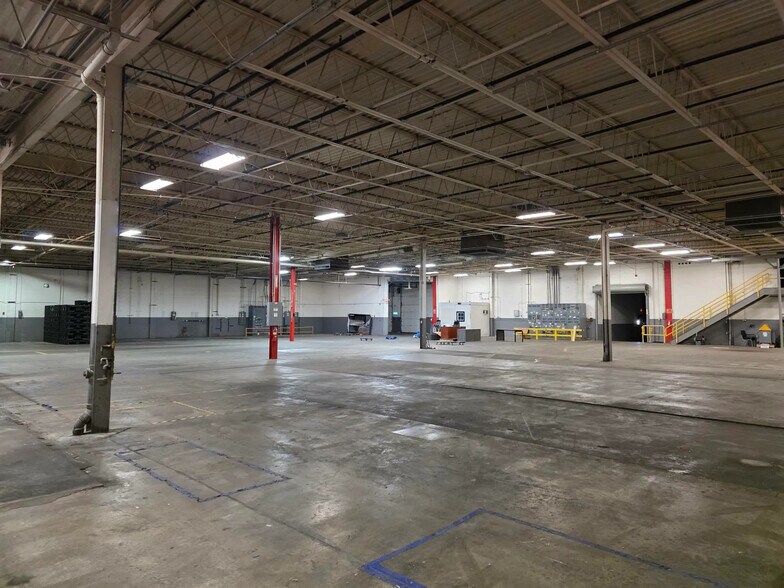 More Photos Of 1635 Coining Dr, Toledo Manufacturing For Sale