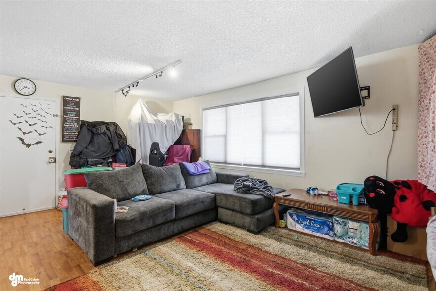 More Photos Of 12521 Tanada Loop, Anchorage Multifamily For Sale