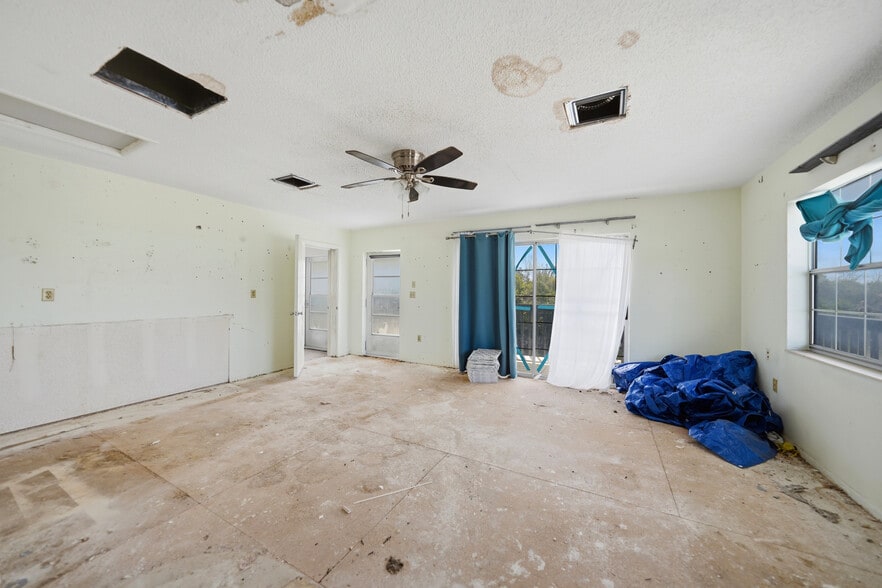 More Photos Of 1261 Beach Rd, Englewood Storefront Retail Residential For Sale