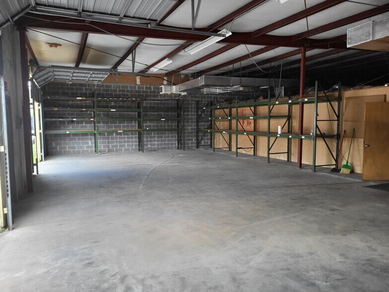 More Photos Of 646 Anchors St Nw, Fort Walton Beach Warehouse For Sale