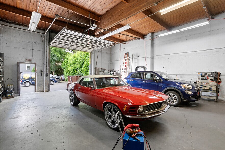 More Photos Of 1515 SE Hawthorne Blvd, Portland Auto Repair For Sale