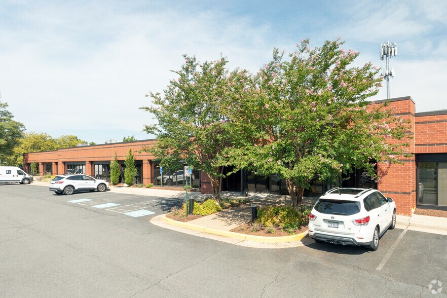 More Photos Of 4460 Brookfield Corporate Dr, Chantilly Flex For Lease