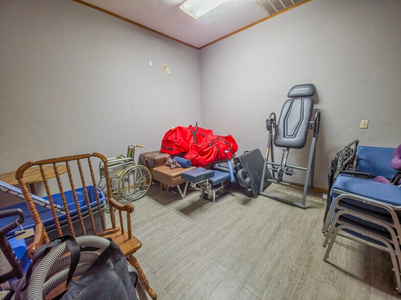 More Photos Of 2103 W 9th St, Mount Carmel Office For Sale